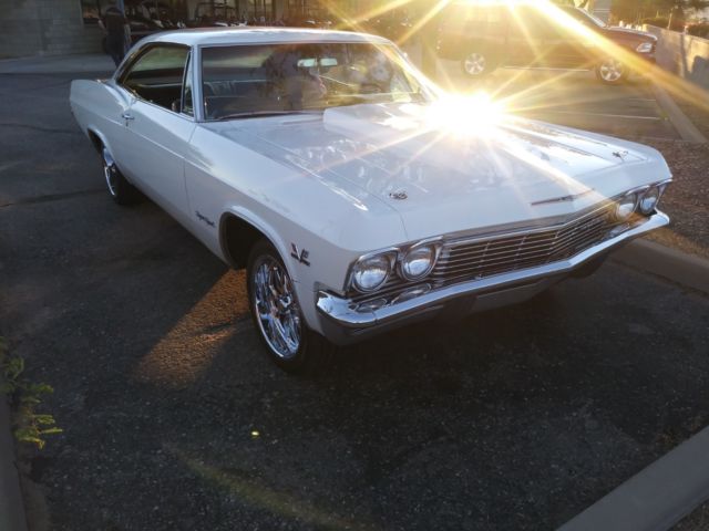 1965 White Chevrolet Impala 2 door hardtop