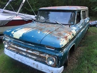 1965 Green Chevrolet Suburban