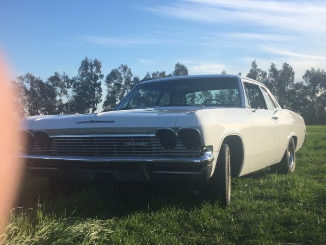 1965 White Chevrolet Biscayne