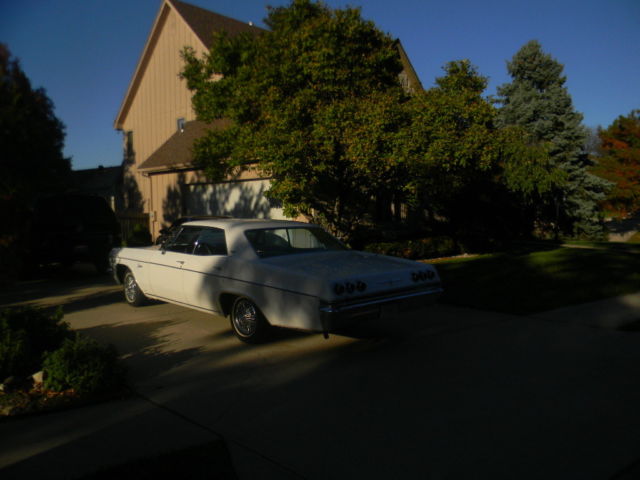 1965 White Chevrolet Capriceold 4 door