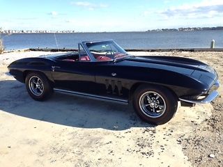1965 Whte Chevrolet Corvette Coupe