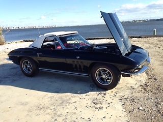 1965 Whte Chevrolet Corvette Coupe