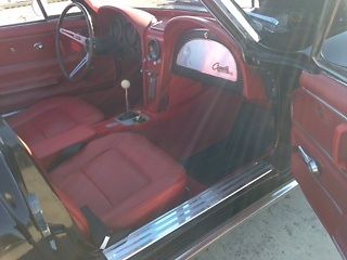 1965 Whte Chevrolet Corvette Coupe