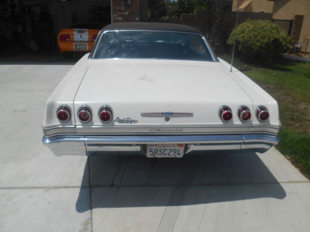 1965 White Chevrolet Impala 4 Dr Hardtop