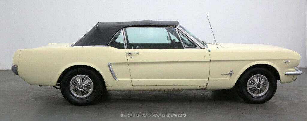 1965 Blue Ford Mustang