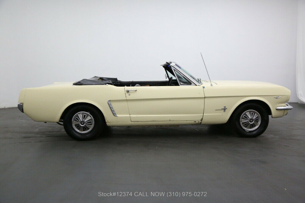 1965 Blue Ford Mustang