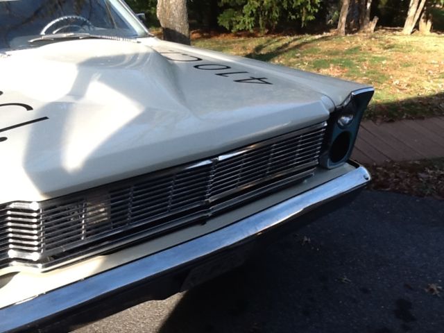 1965 Wimbledon white Ford Galaxie 2 post