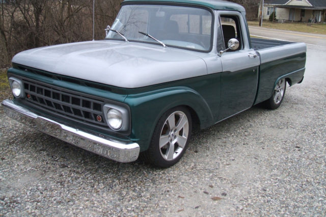 1965 Green Ford F-100 Truck