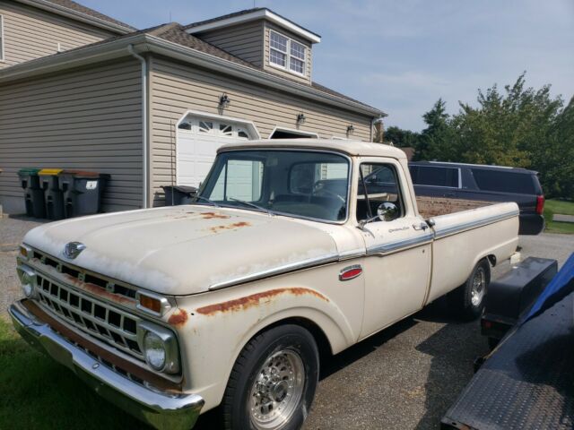 1965 Tan/White Ford F-250 Cab w/Extended Bed
