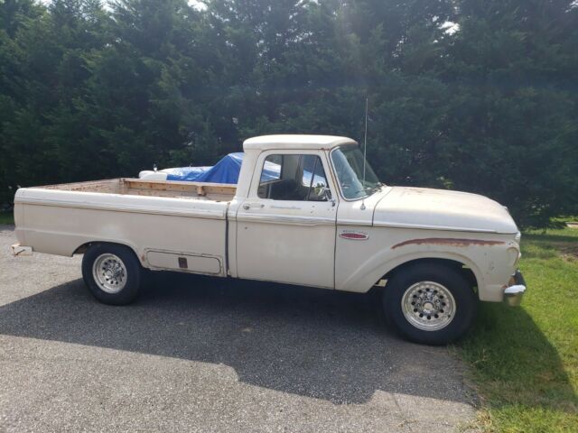 1965 Tan/White Ford F-250 Cab w/Extended Bed