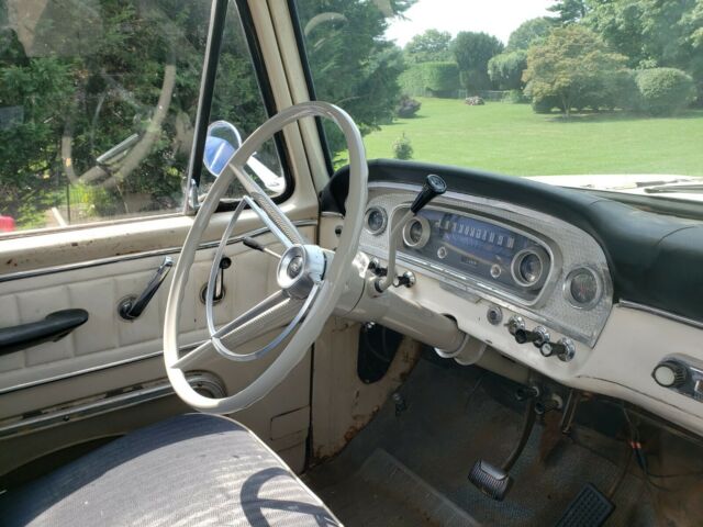 1965 Tan/White Ford F-250 Cab w/Extended Bed