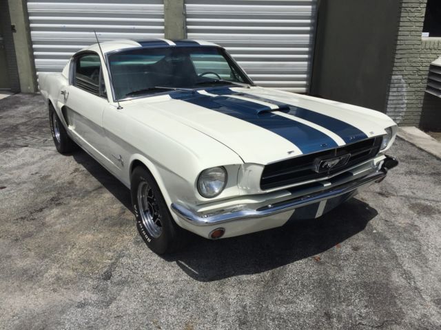 1965 Wimbledon White / Guardsman Blue Ford Mustang Fastback