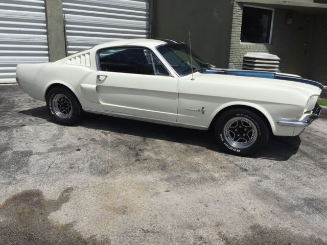 1965 Wimbledon White / Guardsman Blue Ford Mustang Fastback