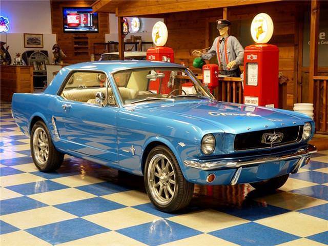 1965 Blue Ford Mustang --