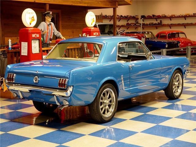 1965 Blue Ford Mustang --