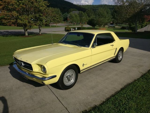 1965 Yellow Ford Mustang 302cui V8 4 Speed Coupe