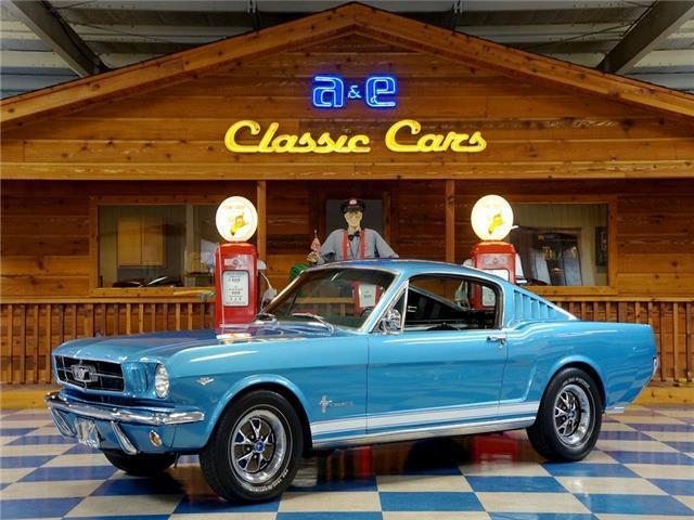 1965 Blue Ford Mustang --