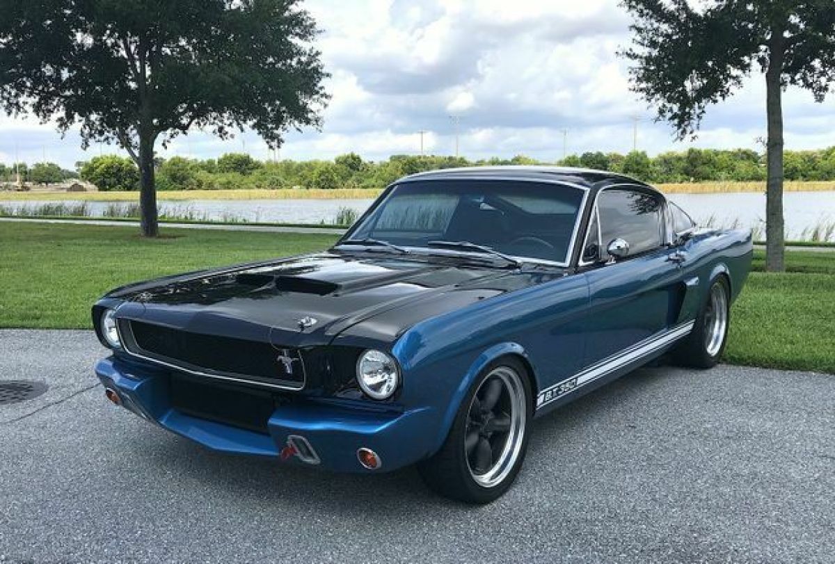 1965 Blue Ford Mustang --