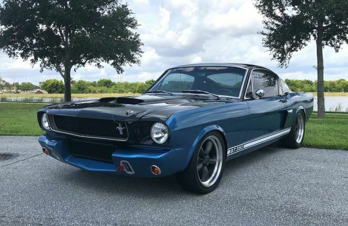 1965 Blue Ford Mustang --