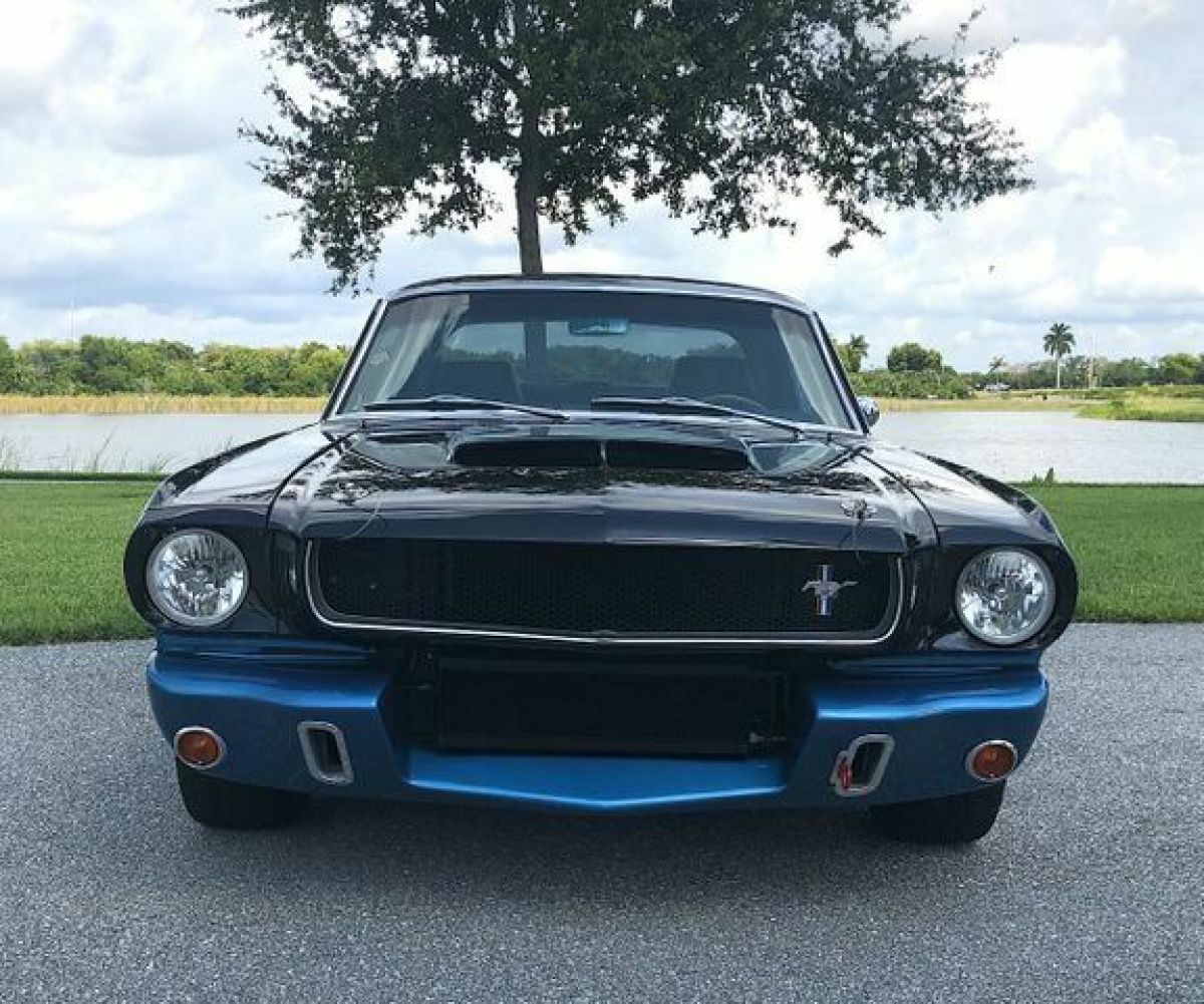 1965 Blue Ford Mustang --