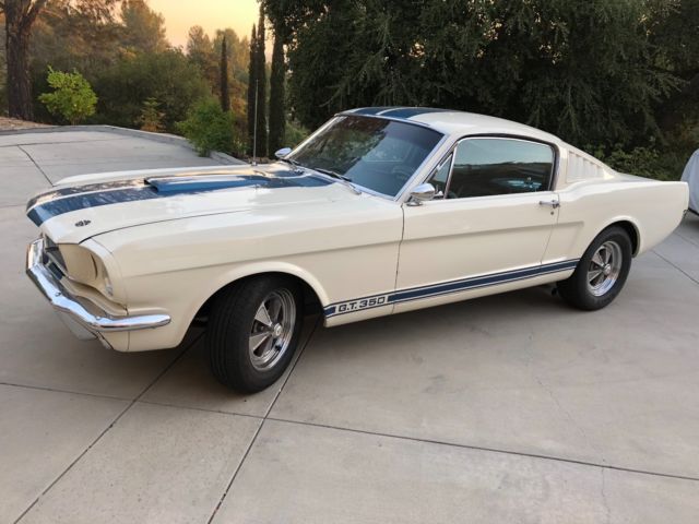 1965 Wimbledon white blue stripes Ford Mustang Fastback