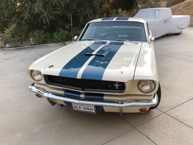 1965 Wimbledon white blue stripes Ford Mustang Fastback