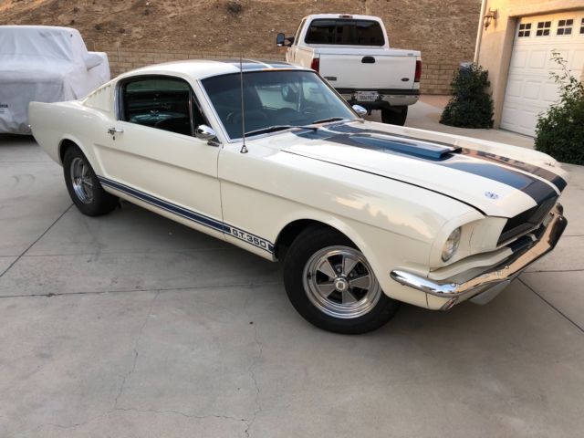 1965 Wimbledon white blue stripes Ford Mustang Fastback