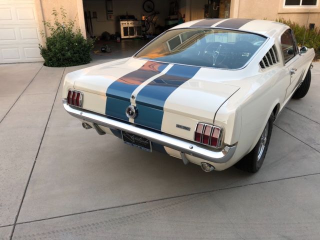 1965 Wimbledon white blue stripes Ford Mustang Fastback