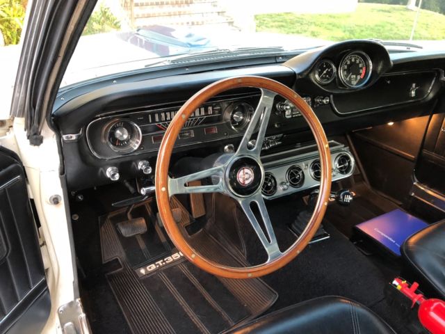 1965 Wimbledon white blue stripes Ford Mustang Fastback