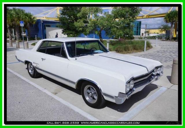1965 White Oldsmobile 442