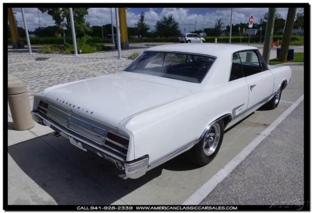 1965 White Oldsmobile 442