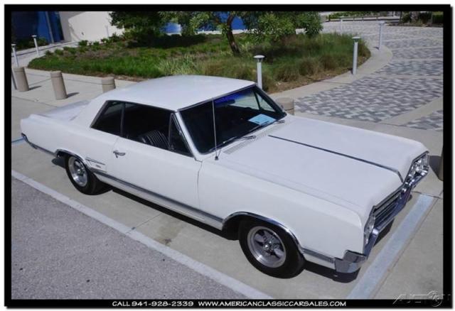 1965 White Oldsmobile 442