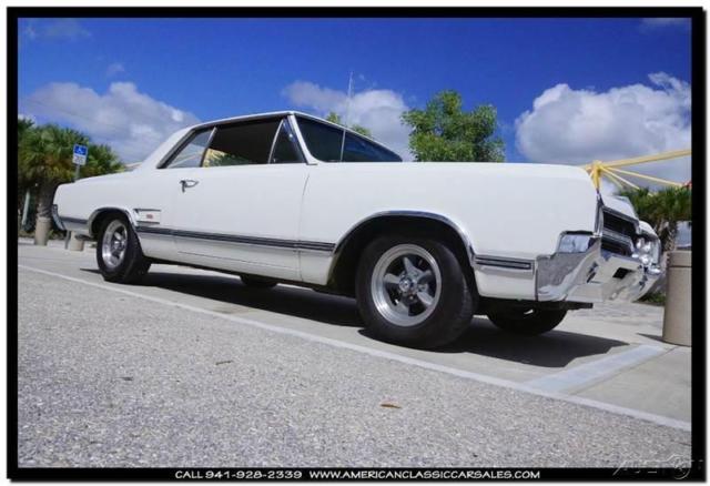 1965 White Oldsmobile 442