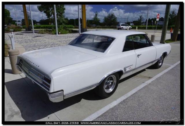 1965 White Oldsmobile 442