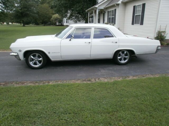 1965 White Chevrolet Impala 4-DOOR