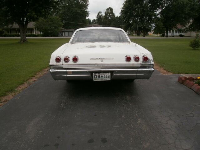 1965 White Chevrolet Impala 4-DOOR