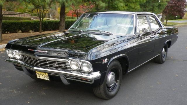 1965 White Chevrolet Impala Sedan