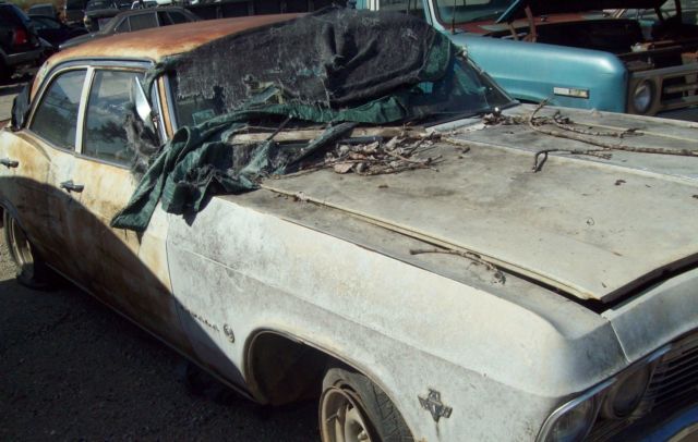 1965 White Chevrolet Impala Sedan