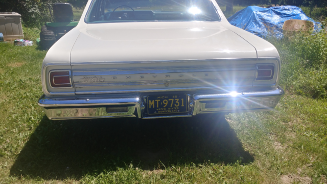 1965 White Chevrolet Chevelle Sedan