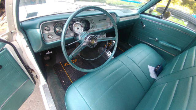 1965 White Chevrolet Chevelle Sedan