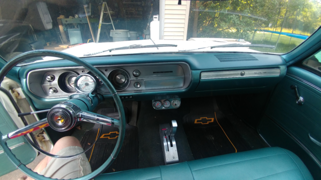 1965 White Chevrolet Chevelle Sedan