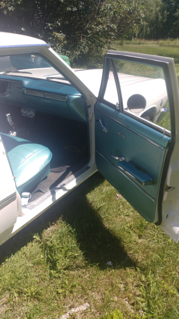 1965 White Chevrolet Chevelle Sedan
