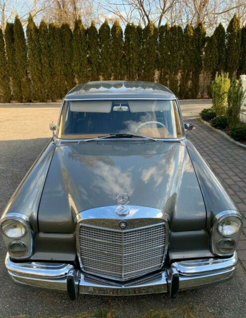 1965 Medium Gray Mercedes-Benz 600-Series 4dr Saloon