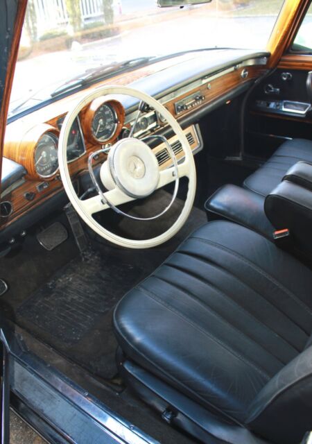 1965 Medium Gray Mercedes-Benz 600-Series 4dr Saloon