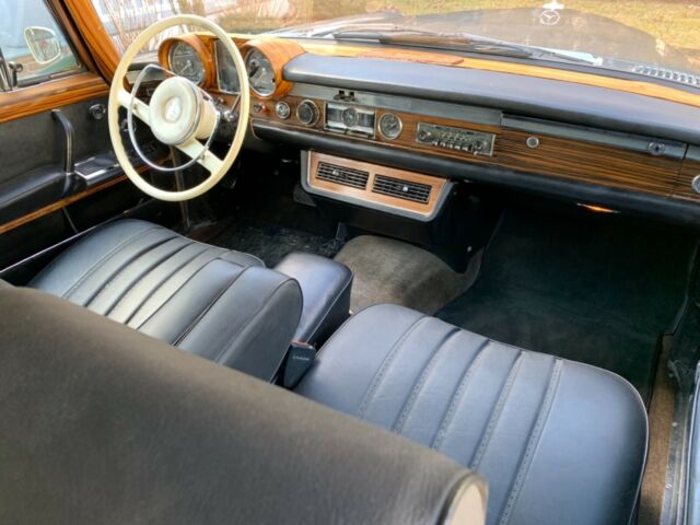 1965 Medium Gray Mercedes-Benz 600-Series 4dr Saloon