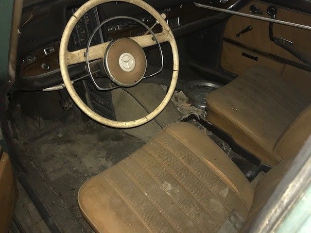 1965 Green Mercedes-Benz 200-Series Sedan