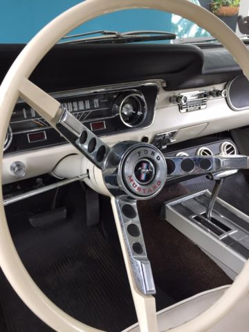 1965 Twilight Turquoise Ford Mustang 2 dorr