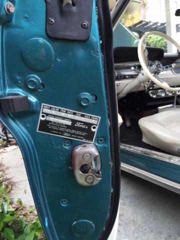 1965 Twilight Turquoise Ford Mustang 2 dorr