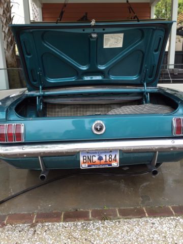 1965 Twilight Turquoise Ford Mustang 2 dorr