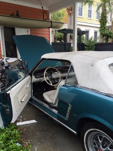 1965 Twilight Turquoise Ford Mustang 2 dorr